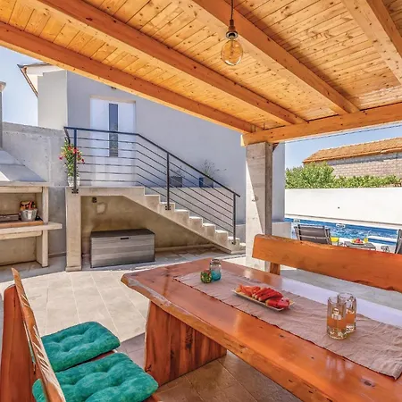 Apartment 1 Bedroom Stunning In *