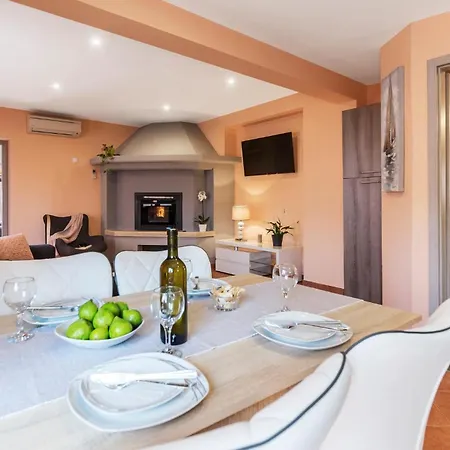 1 Bedroom Stunning In Apartment Pula