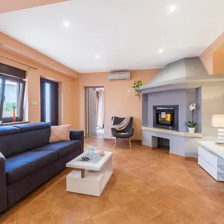 1 Bedroom Stunning In Apartment