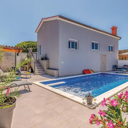 1 Bedroom Stunning In Apartment Pula